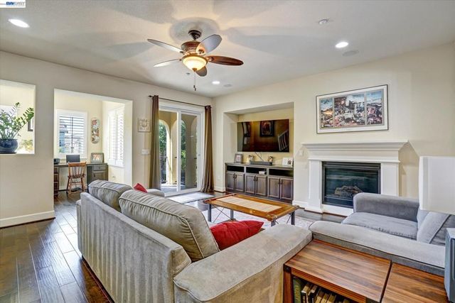 576 Heligan Ln 2, Livermore, CA 94551