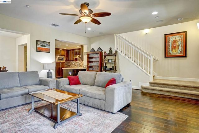 576 Heligan Ln 2, Livermore, CA 94551