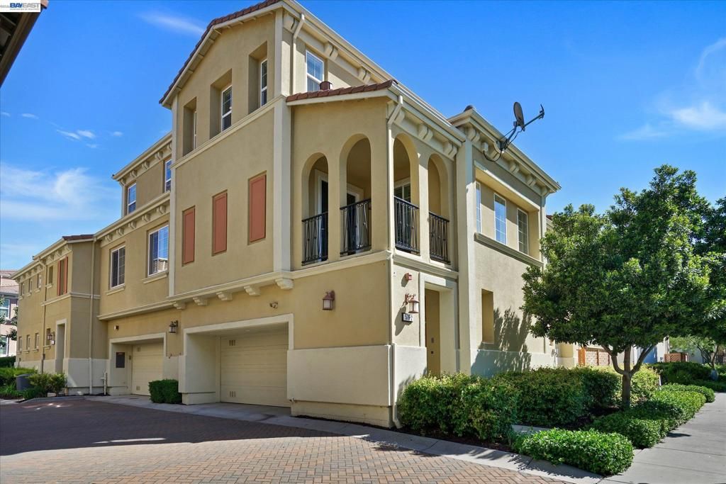 576 Heligan Ln 2, Livermore, CA 94551