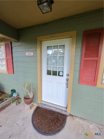 610 E Division Street, Edna, TX 77957