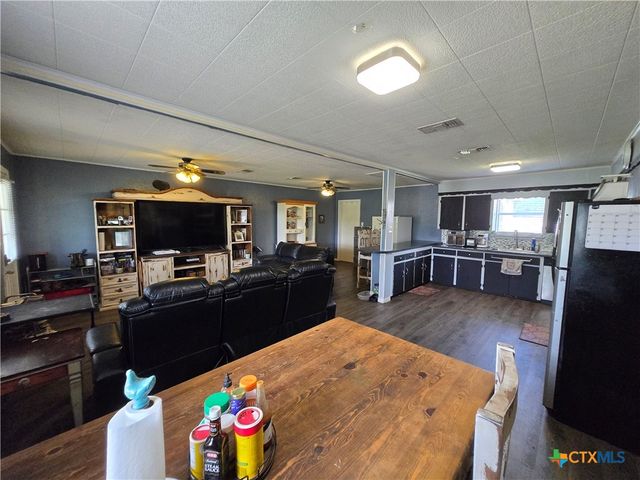 610 E Division Street, Edna, TX 77957