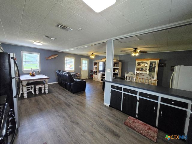 610 E Division Street, Edna, TX 77957