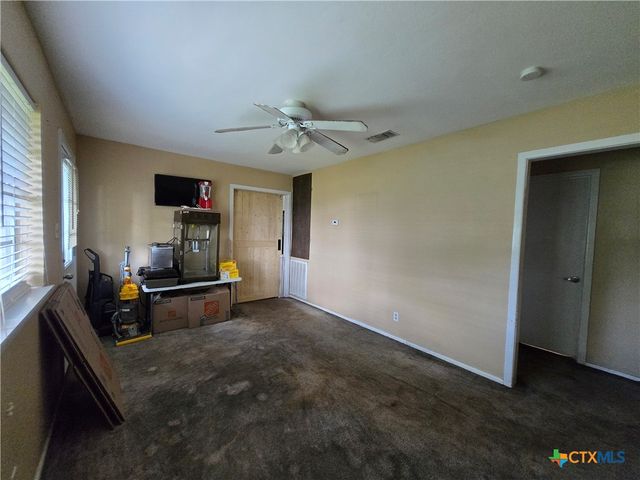 610 E Division Street, Edna, TX 77957