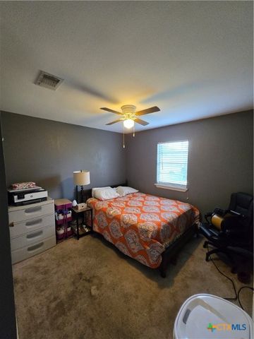 610 E Division Street, Edna, TX 77957