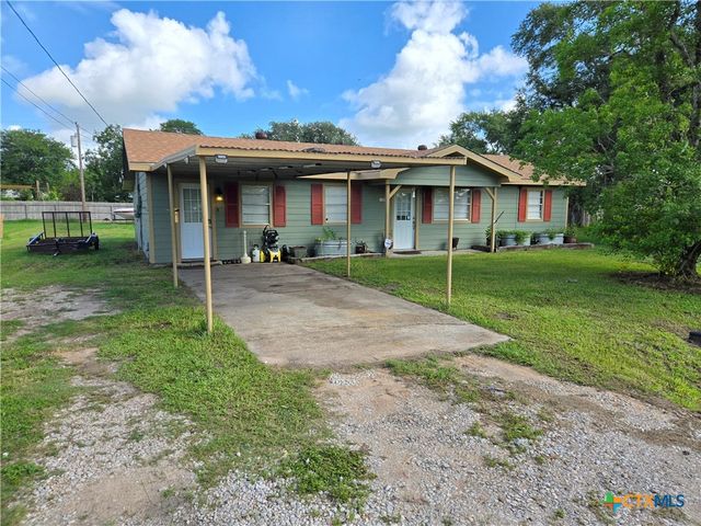 610 E Division Street, Edna, TX 77957