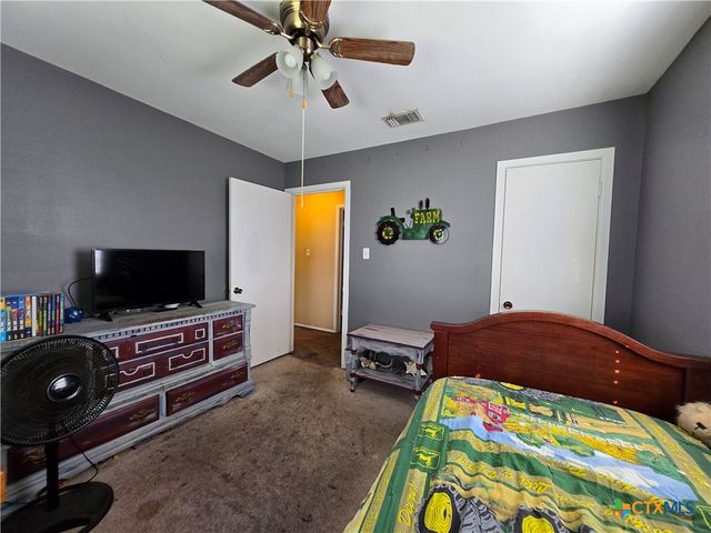 610 E Division Street, Edna, TX 77957