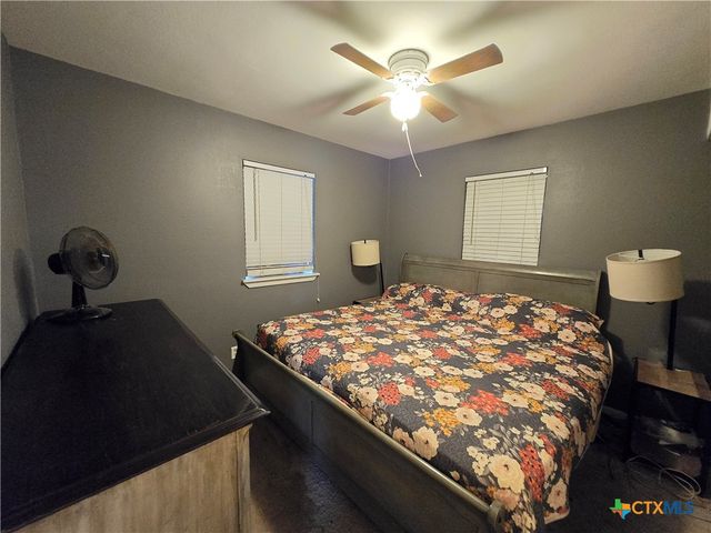 610 E Division Street, Edna, TX 77957