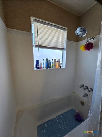 610 E Division Street, Edna, TX 77957