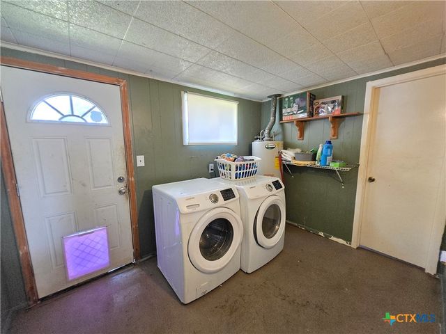 610 E Division Street, Edna, TX 77957