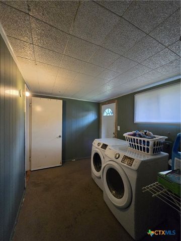 610 E Division Street, Edna, TX 77957