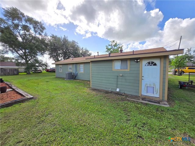 610 E Division Street, Edna, TX 77957