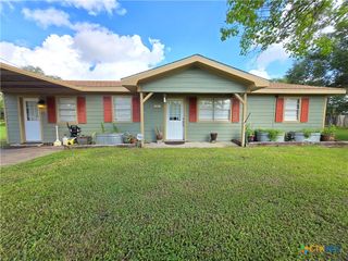 610 E Division Street, Edna, TX 77957