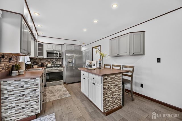 166 Burlington Avenue, Spotswood, NJ 08884