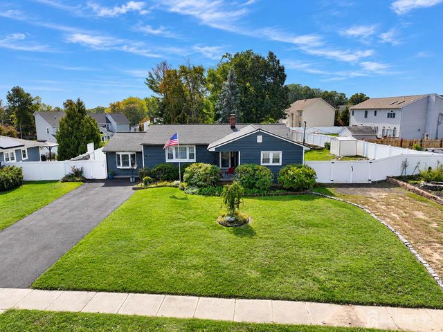 166 Burlington Avenue, Spotswood, NJ 08884