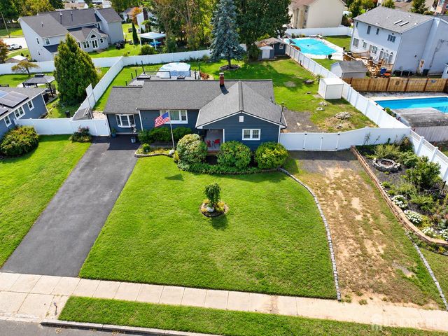 166 Burlington Avenue, Spotswood, NJ 08884