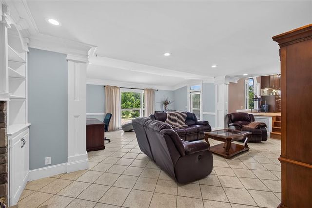 43 Bailey Drive SW, Lilburn, GA 30047