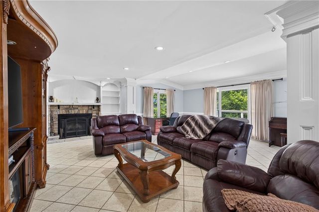 43 Bailey Drive SW, Lilburn, GA 30047