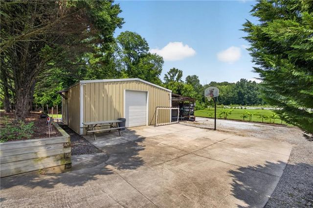 43 Bailey Drive SW, Lilburn, GA 30047