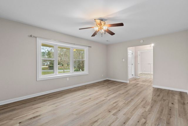 402 Chippendale Lane, Bonneau, SC 29431