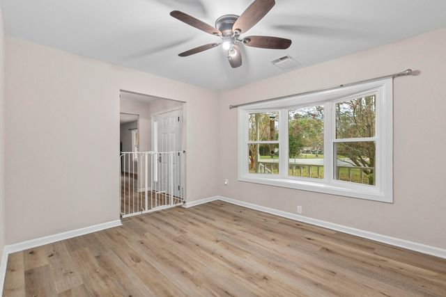 402 Chippendale Lane, Bonneau, SC 29431