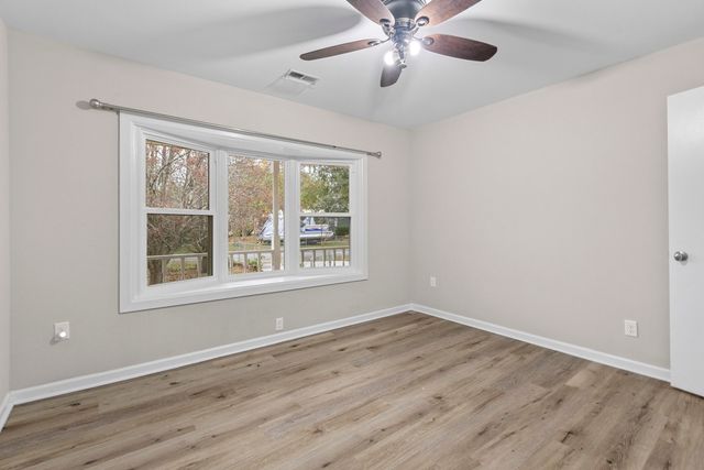 402 Chippendale Lane, Bonneau, SC 29431