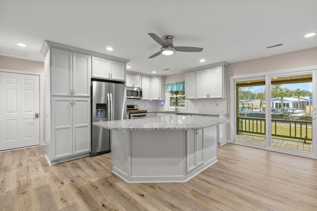 402 Chippendale Lane, Bonneau, SC 29431