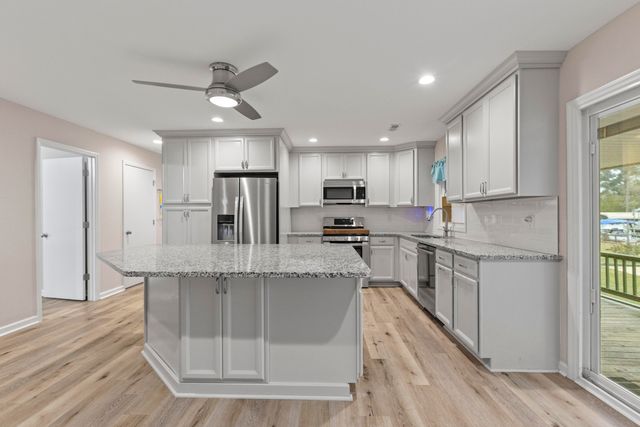 402 Chippendale Lane, Bonneau, SC 29431