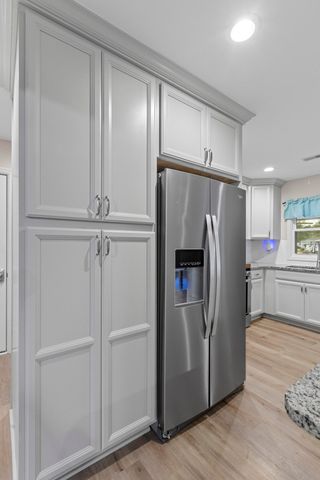 402 Chippendale Lane, Bonneau, SC 29431