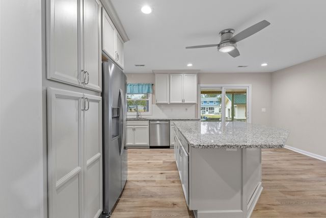 402 Chippendale Lane, Bonneau, SC 29431