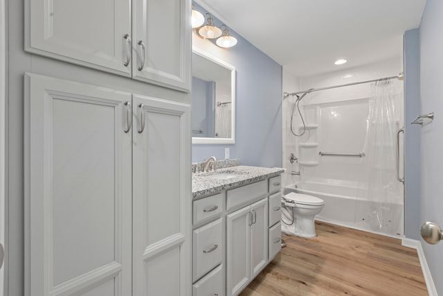 402 Chippendale Lane, Bonneau, SC 29431