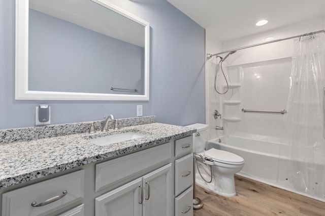 402 Chippendale Lane, Bonneau, SC 29431