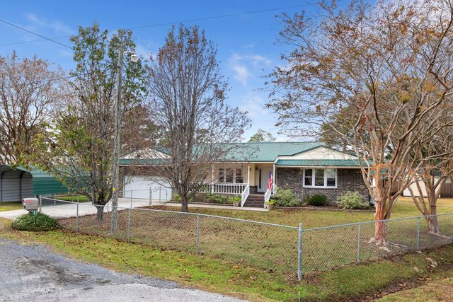402 Chippendale Lane, Bonneau, SC 29431