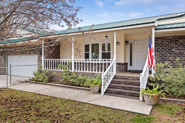 402 Chippendale Lane, Bonneau, SC 29431