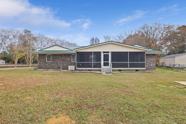 402 Chippendale Lane, Bonneau, SC 29431