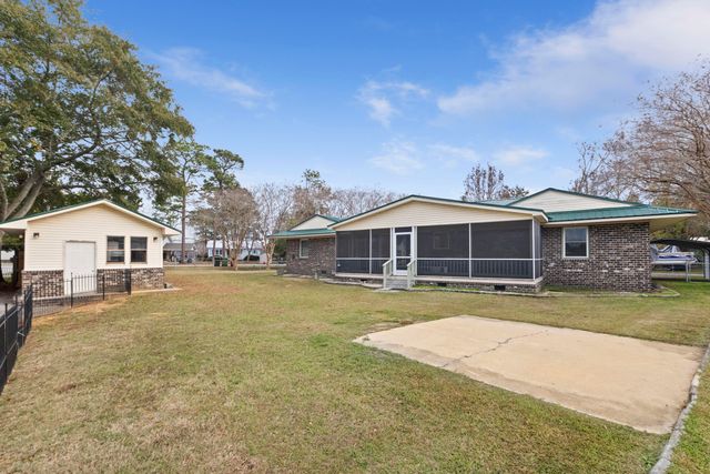 402 Chippendale Lane, Bonneau, SC 29431