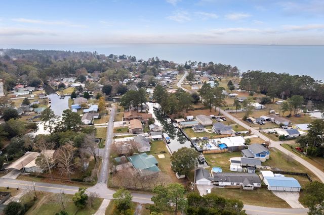 402 Chippendale Lane, Bonneau, SC 29431