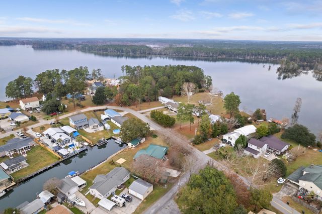 402 Chippendale Lane, Bonneau, SC 29431