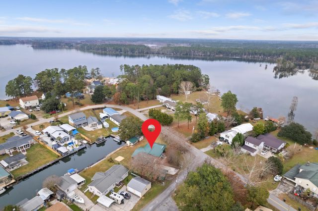 402 Chippendale Lane, Bonneau, SC 29431