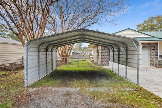 402 Chippendale Lane, Bonneau, SC 29431