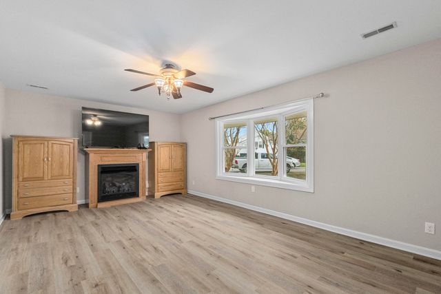 402 Chippendale Lane, Bonneau, SC 29431