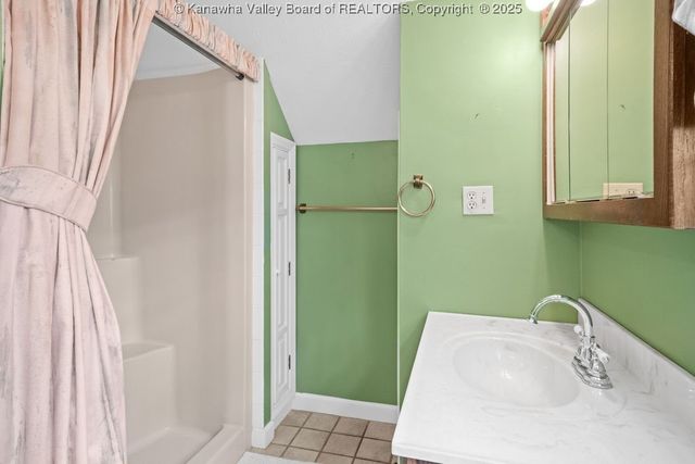 4601 Se Noyes Avenue, Charleston, WV 25304