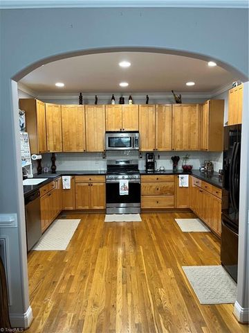 500 Merrybrook Court, Clemmons, NC 27012