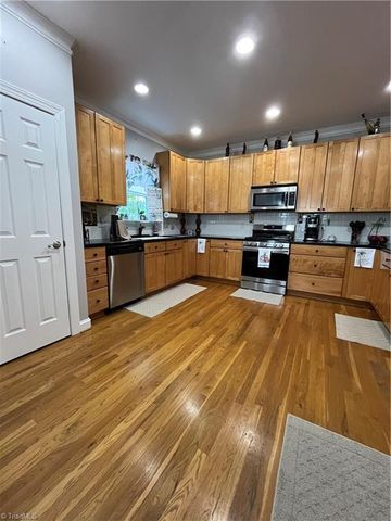 500 Merrybrook Court, Clemmons, NC 27012