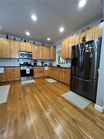500 Merrybrook Court, Clemmons, NC 27012