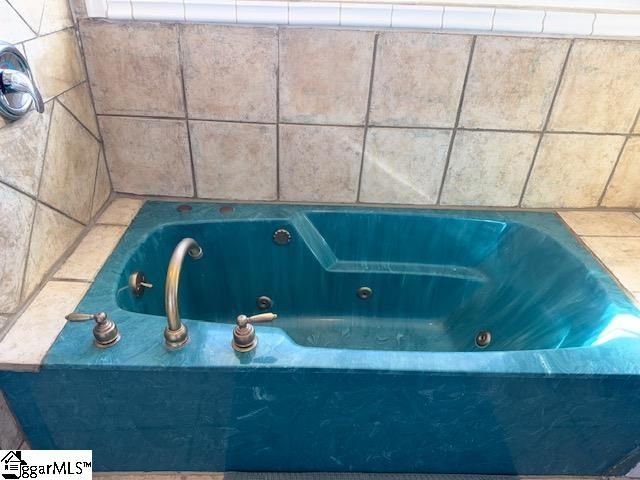 15 Fairlawn Circle, Greenville, SC 29617