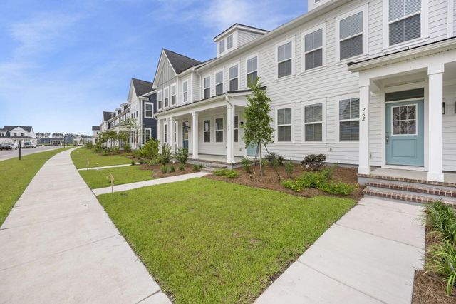 762 Blueway Avenue, Summerville, SC 29486