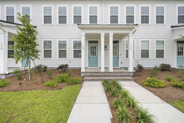 762 Blueway Avenue, Summerville, SC 29486