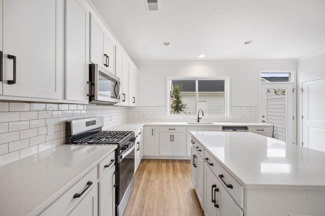 762 Blueway Avenue, Summerville, SC 29486