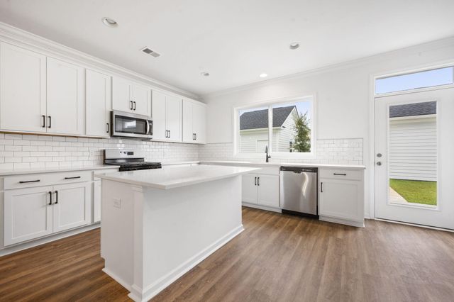 762 Blueway Avenue, Summerville, SC 29486