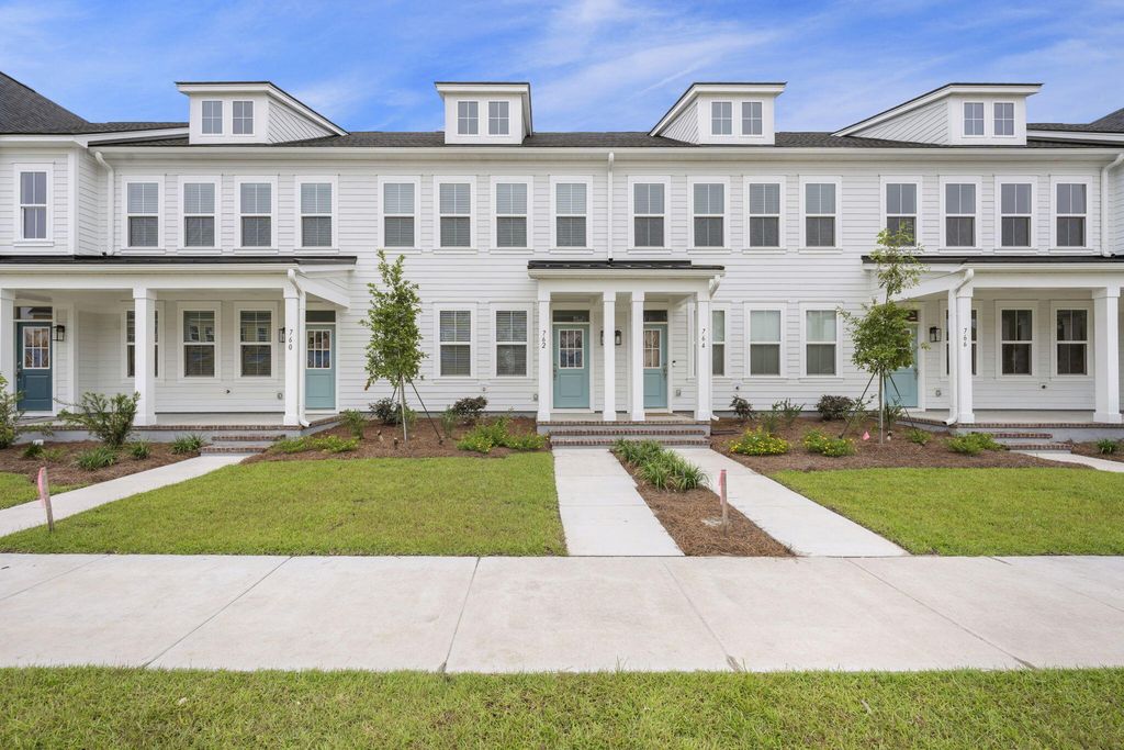 762 Blueway Avenue, Summerville, SC 29486